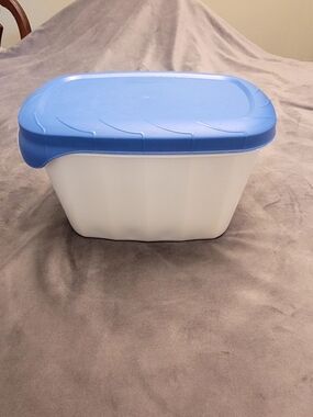 Tupperware White 2.9ltr Storage Container with Blue Lid
